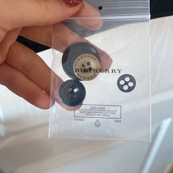 NWOT Burberry coat - Picture 15 of 15